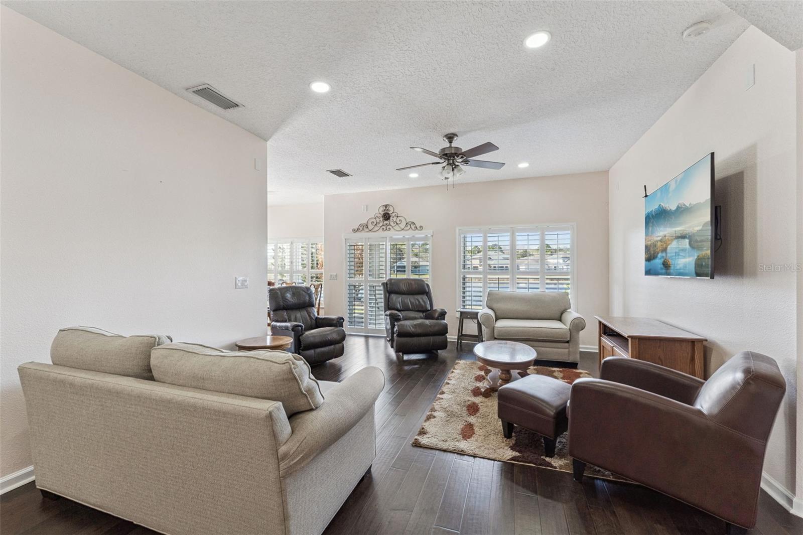 WOODLAND LAKES PRESERVE - Residential