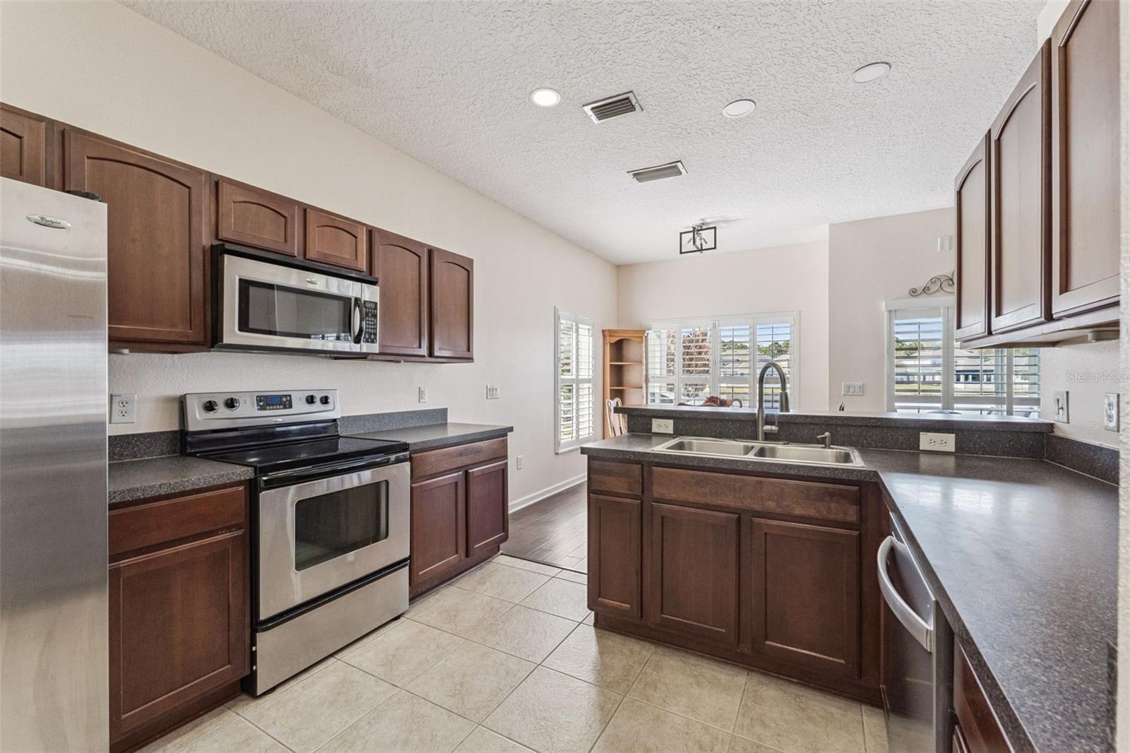 WOODLAND LAKES PRESERVE - Residential