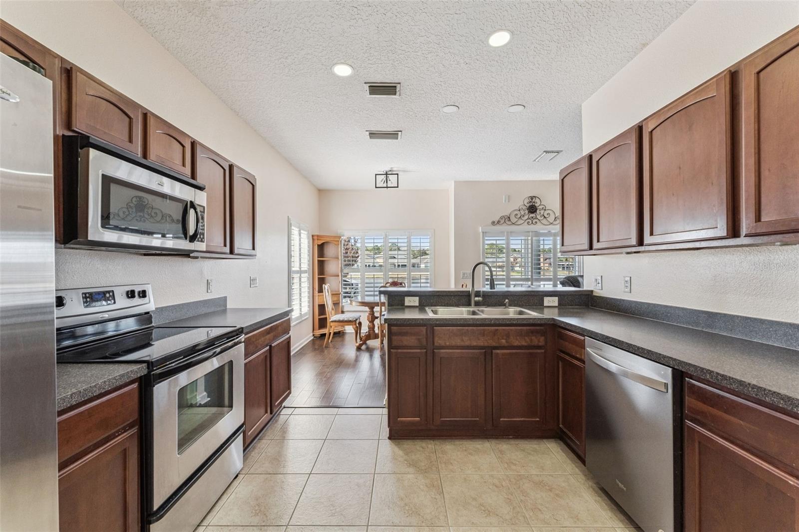 WOODLAND LAKES PRESERVE - Residential