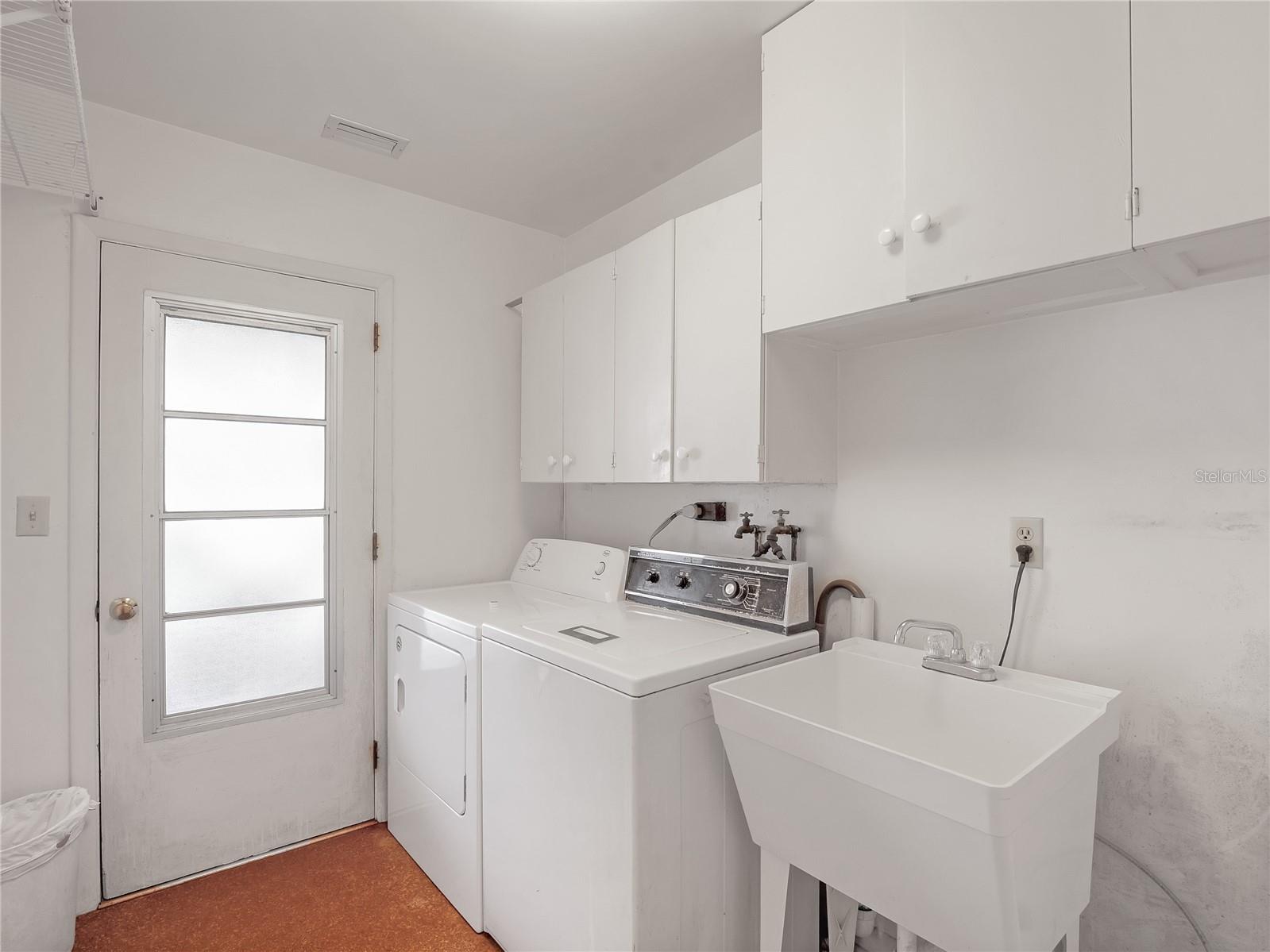 ALVAREZ GRANT - Residential