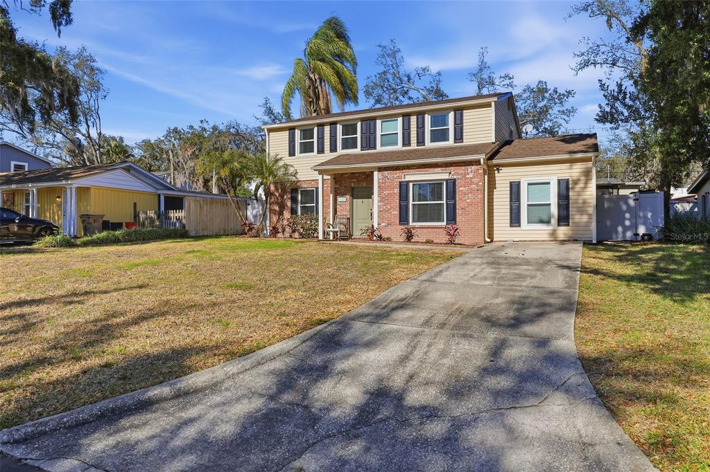 Photo of 322 Fern Cliff Avenue, Temple Terrace, FL 33617 (MLS # TB8472777)