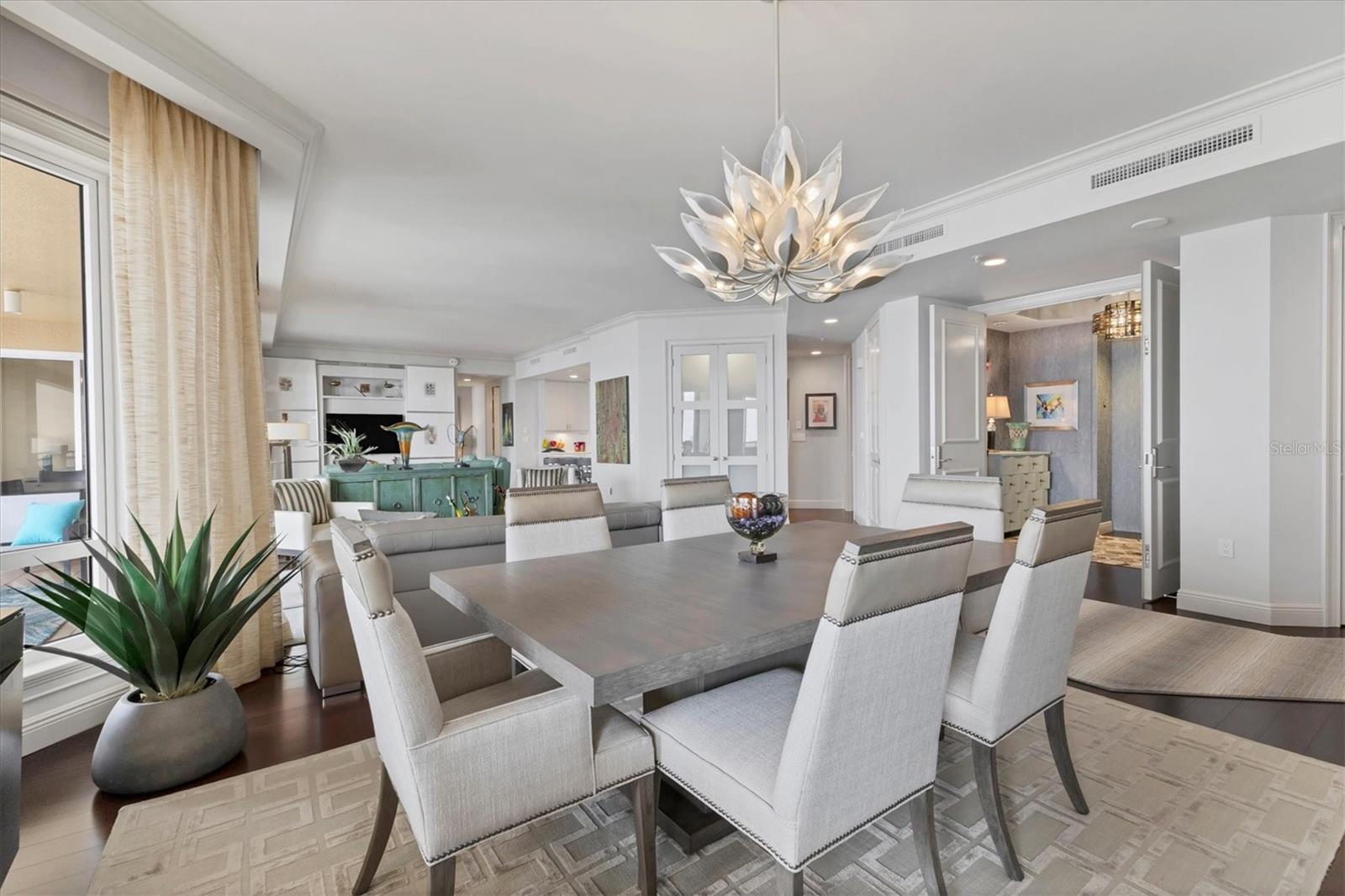 THE TOWER RESIDENCES - Residential