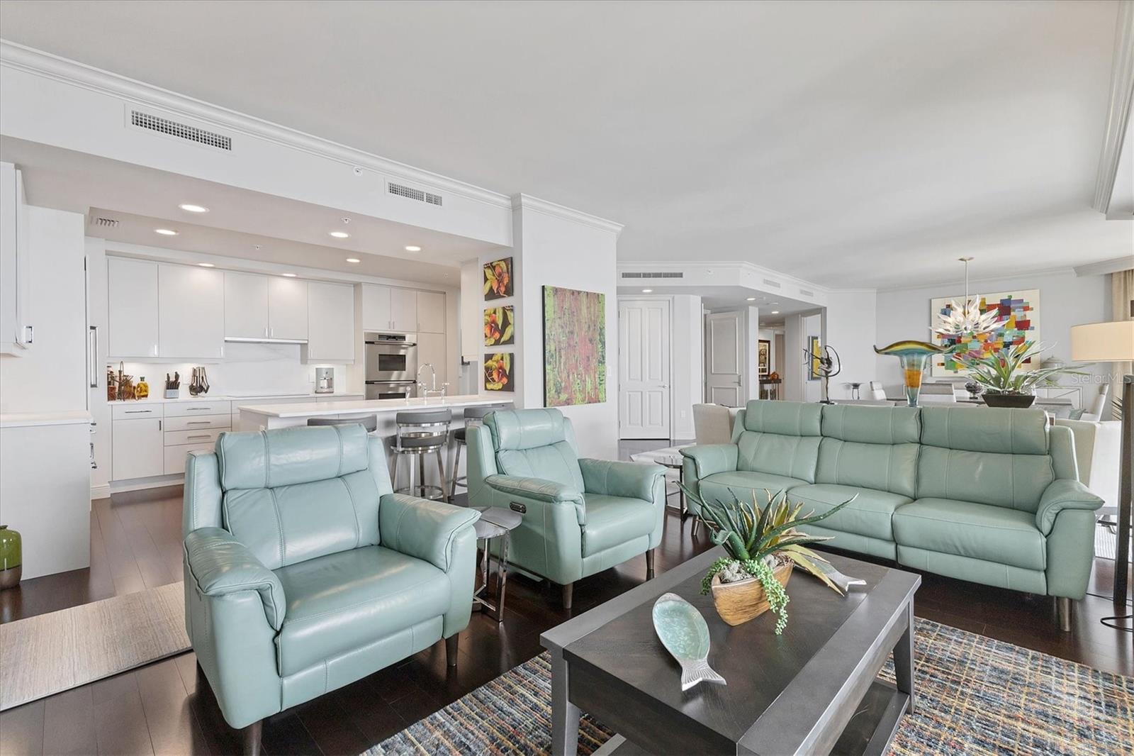 THE TOWER RESIDENCES - Residential