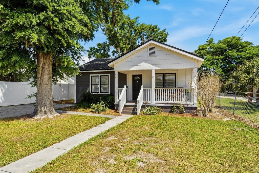 Photo of 113 Avenue C SE, Winter Haven, FL 33880 (MLS # O6443878)