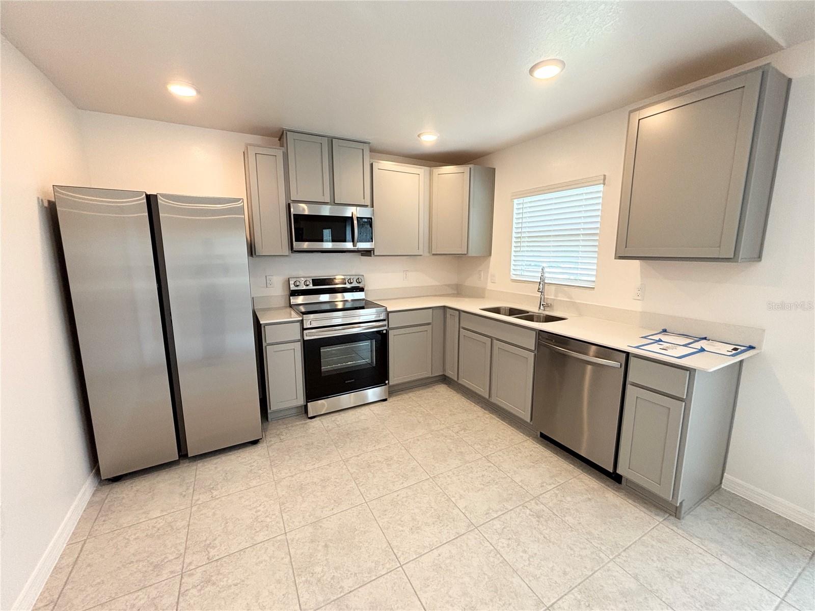 Search 3 137 MAPLE DRIVE W