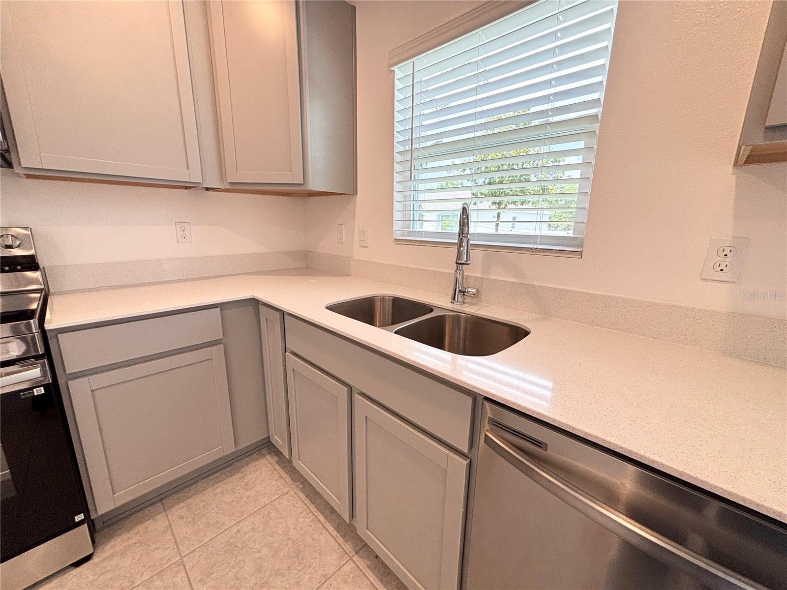 Search 4 137 MAPLE DRIVE W