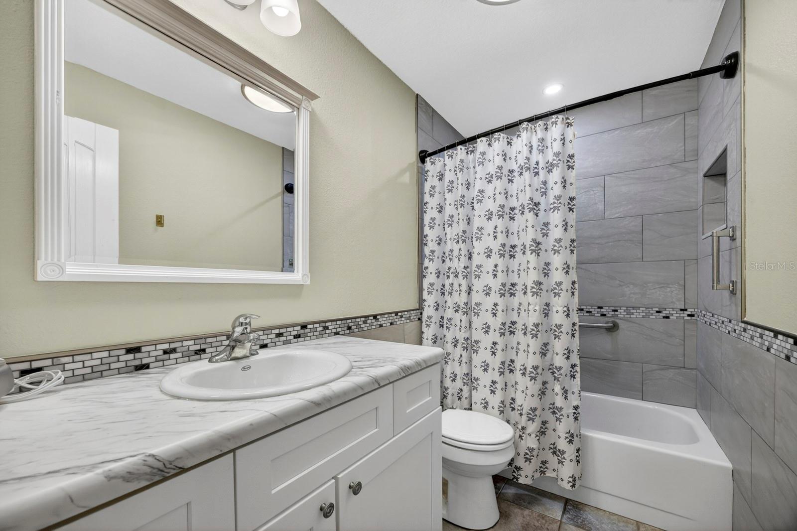 LINWOOD SQUARE TWNHMS - Residential