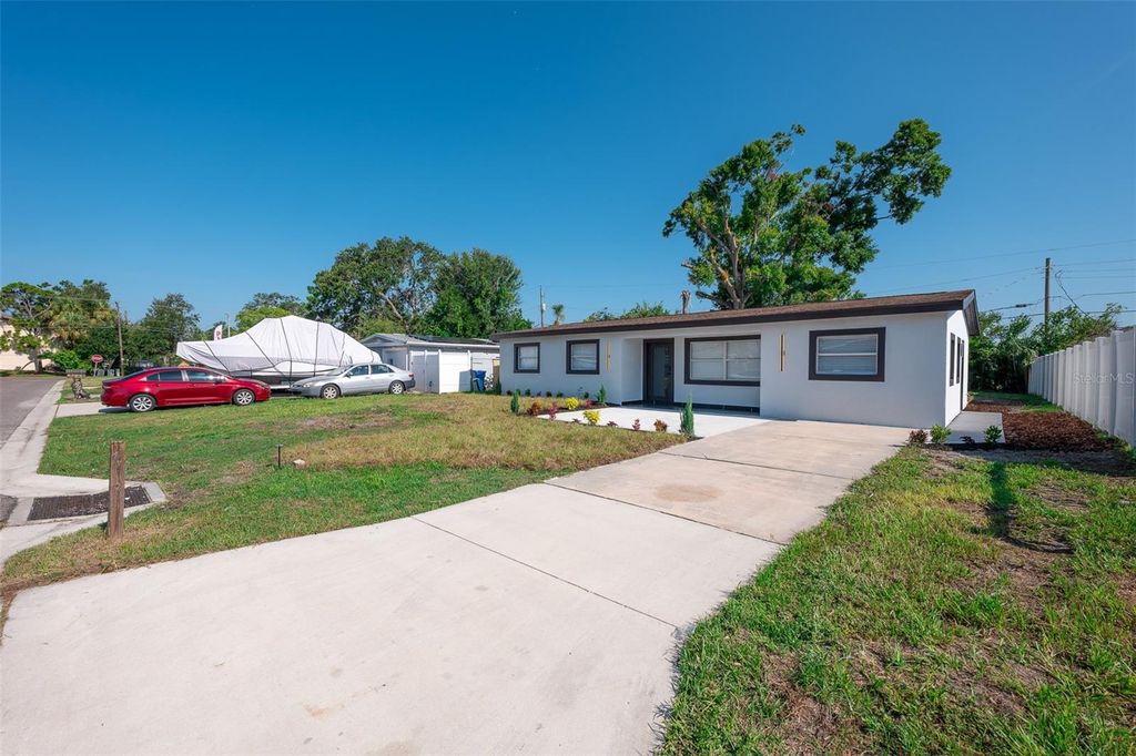 Photo of 8217 Tanglewood Lane, Tampa, FL 33615 (MLS # TB8411018)