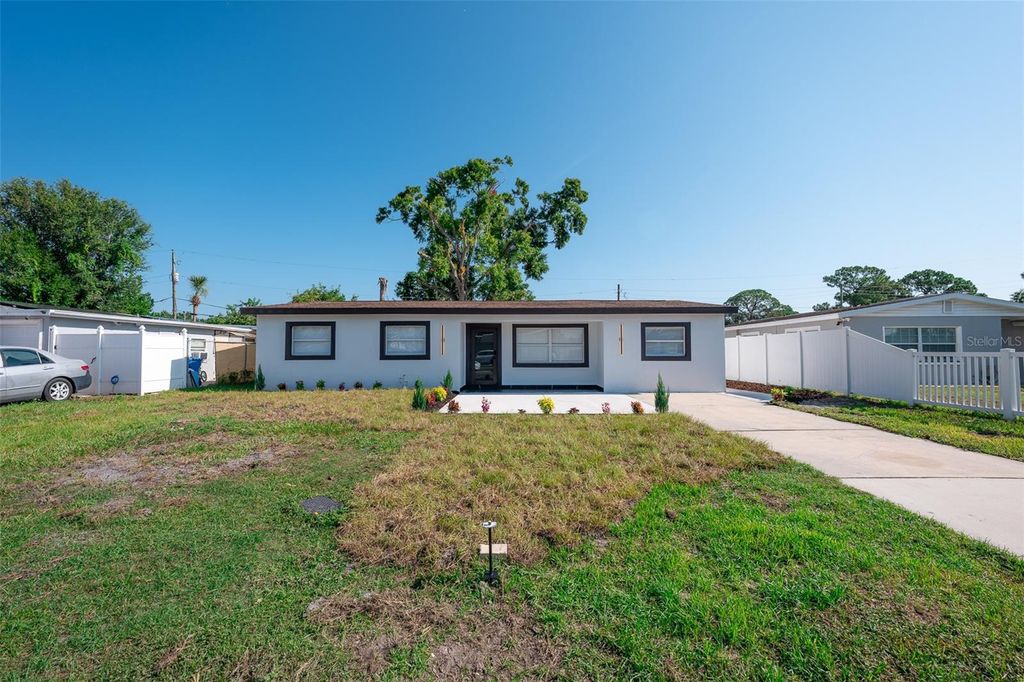 Photo of 8217 Tanglewood Lane, Tampa, FL 33615 (MLS # TB8411018)