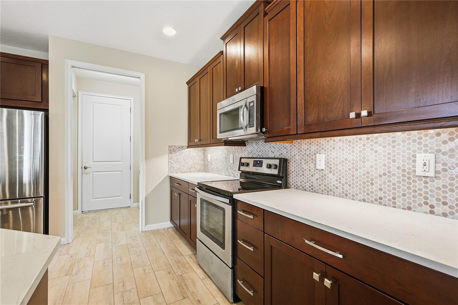 ENCLAVE/FRST LAKES - Residential