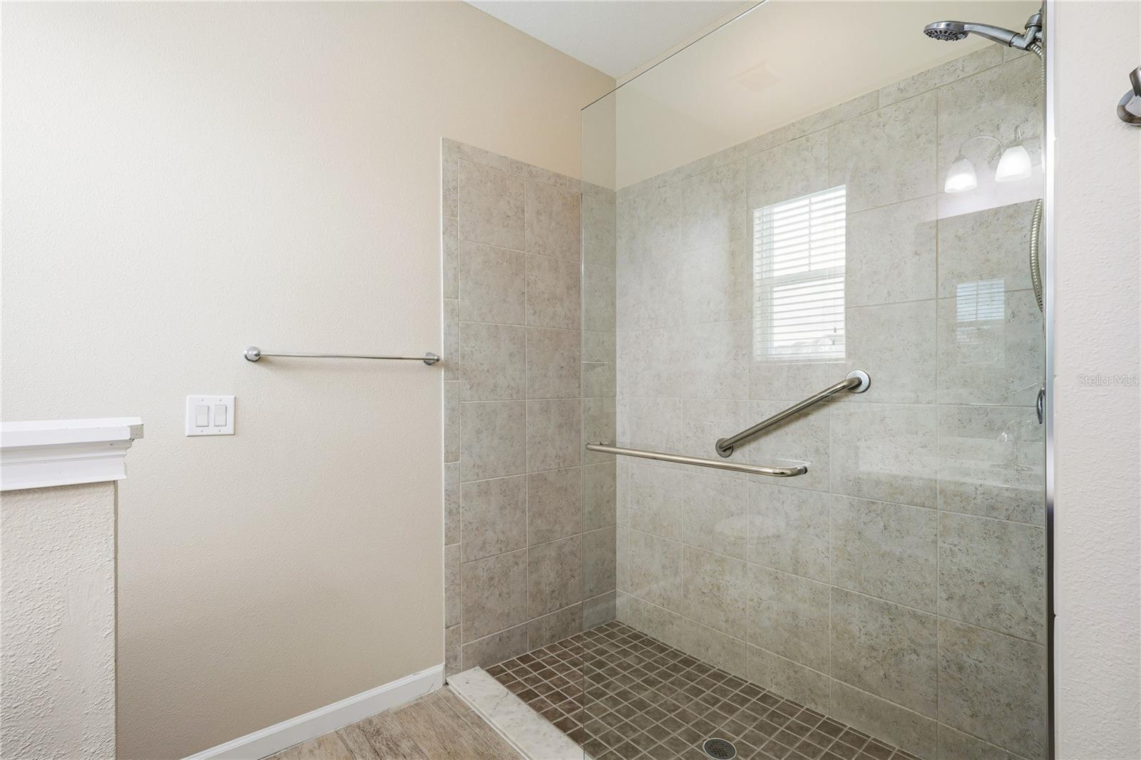 ENCLAVE/FRST LAKES - Residential