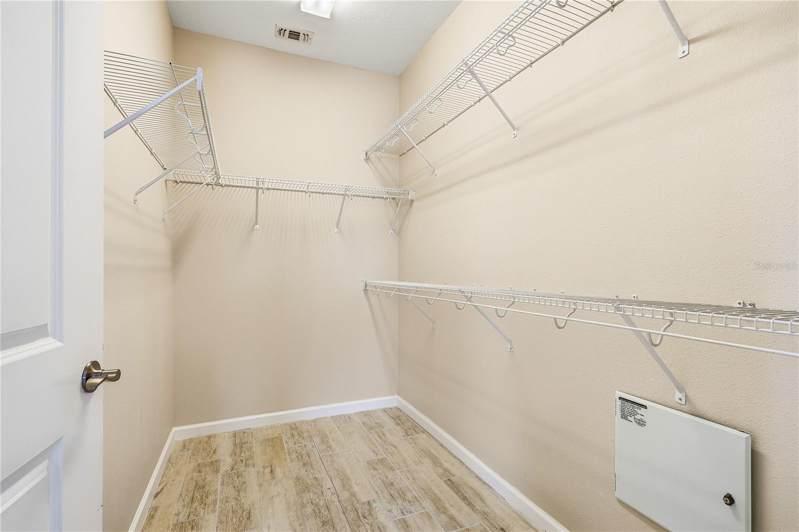 ENCLAVE/FRST LAKES - Residential