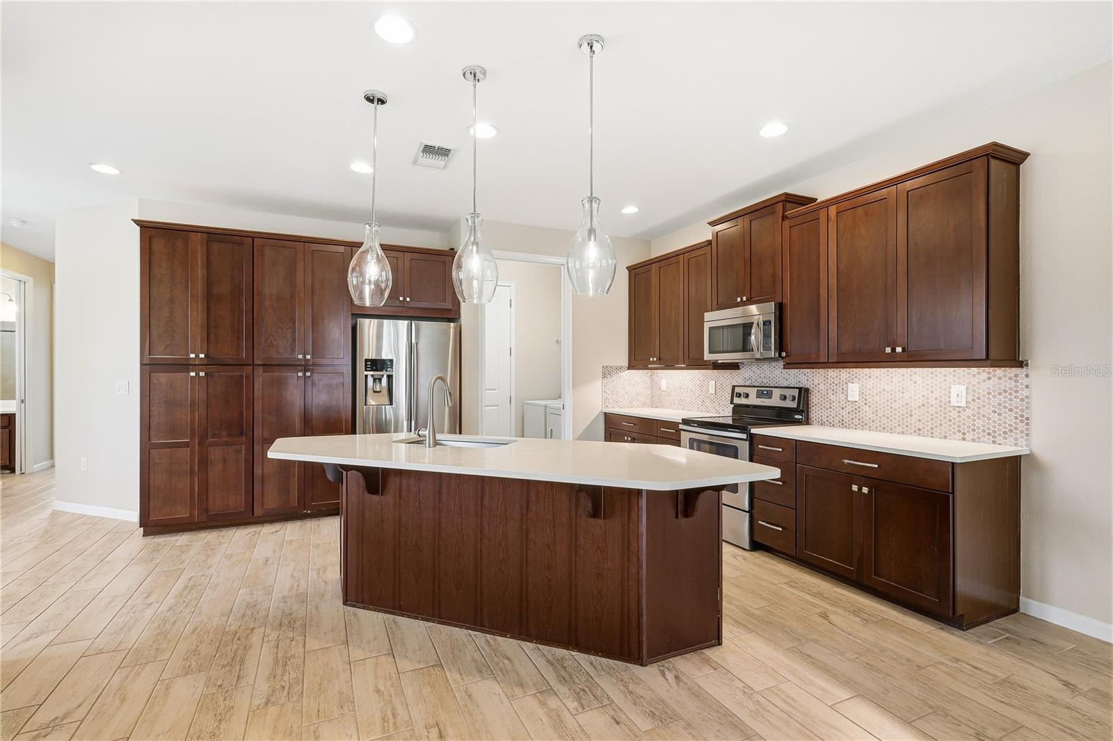 ENCLAVE/FRST LAKES - Residential