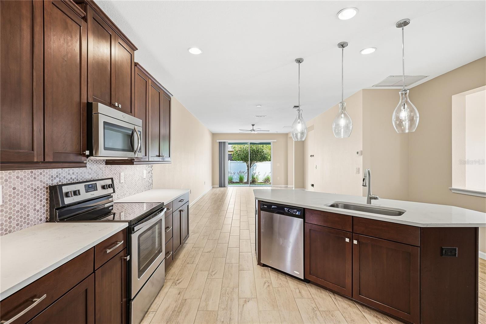 ENCLAVE/FRST LAKES - Residential