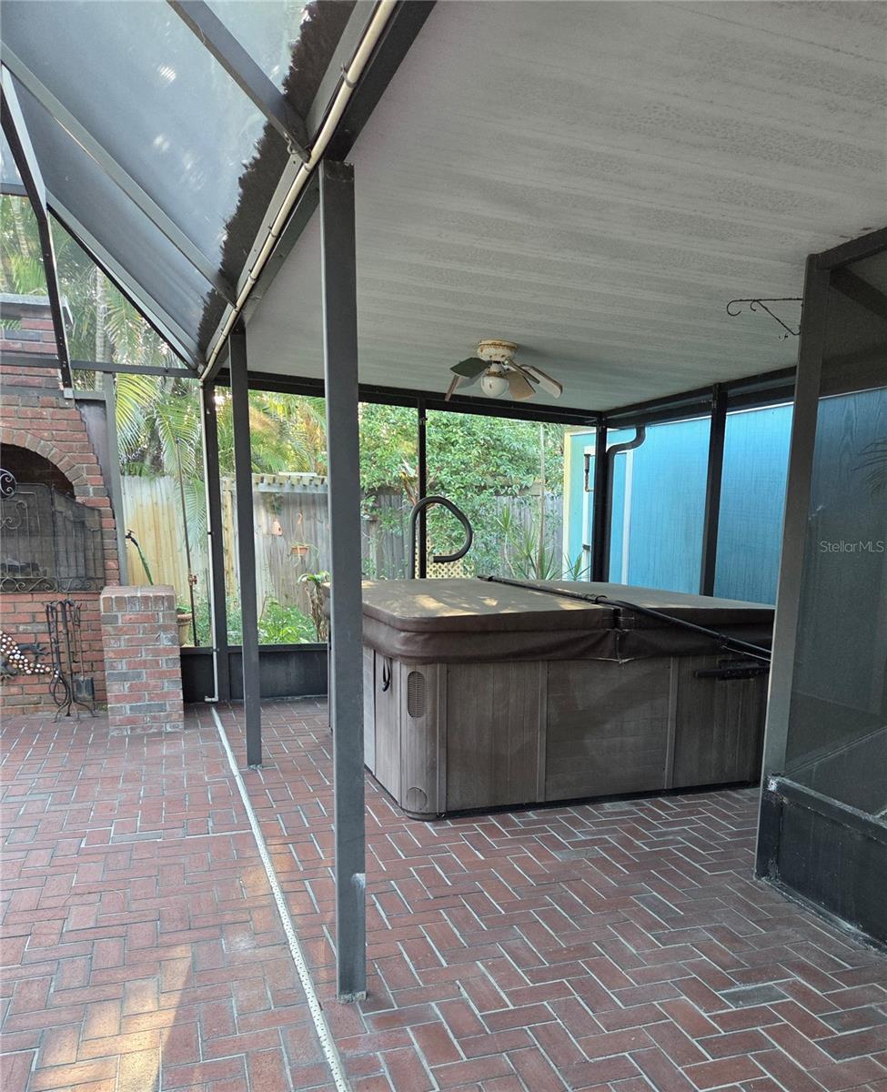 SOUTH VENICE - Residential