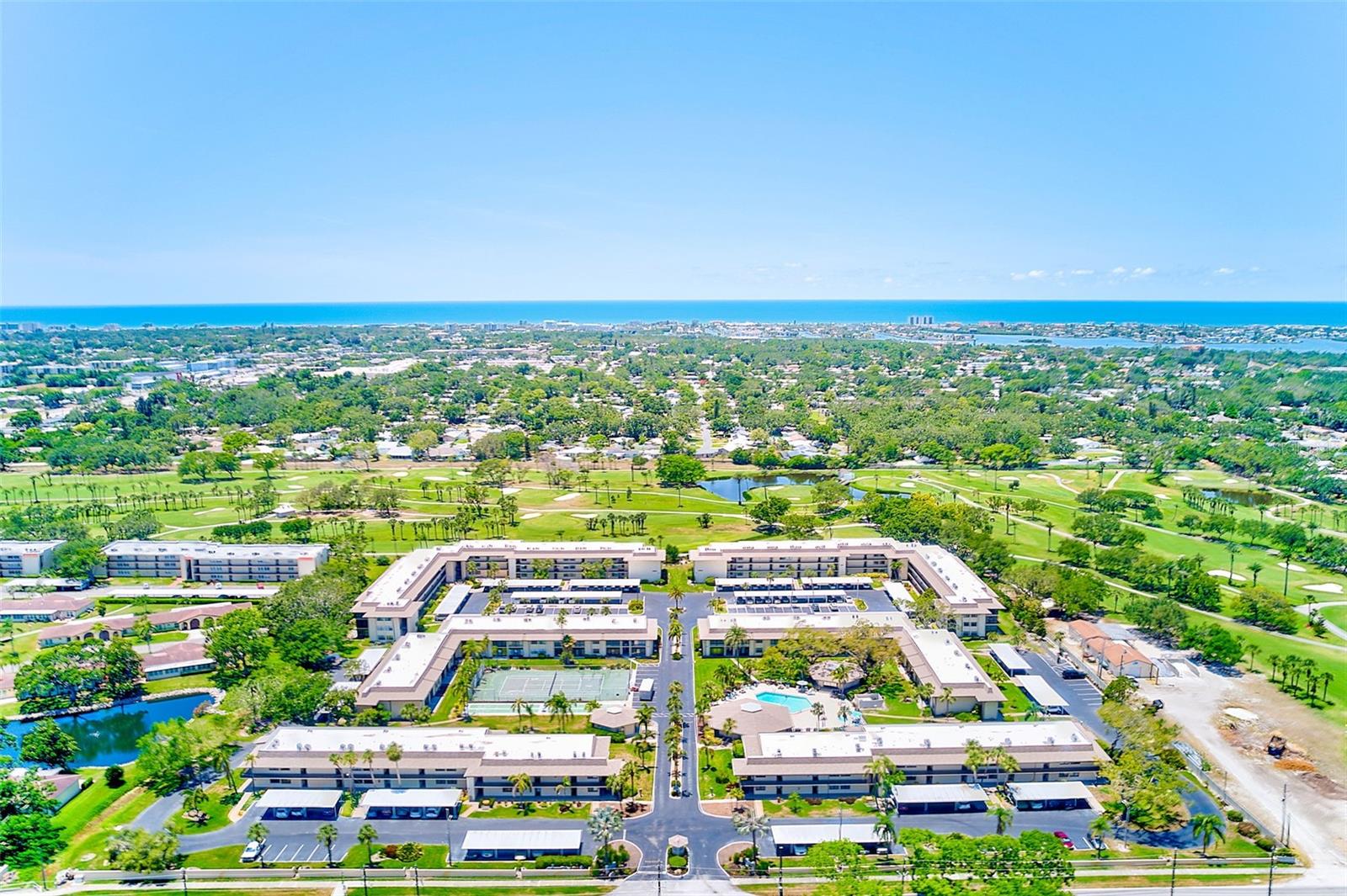 VILLAS DE GOLF CONDO - Residential