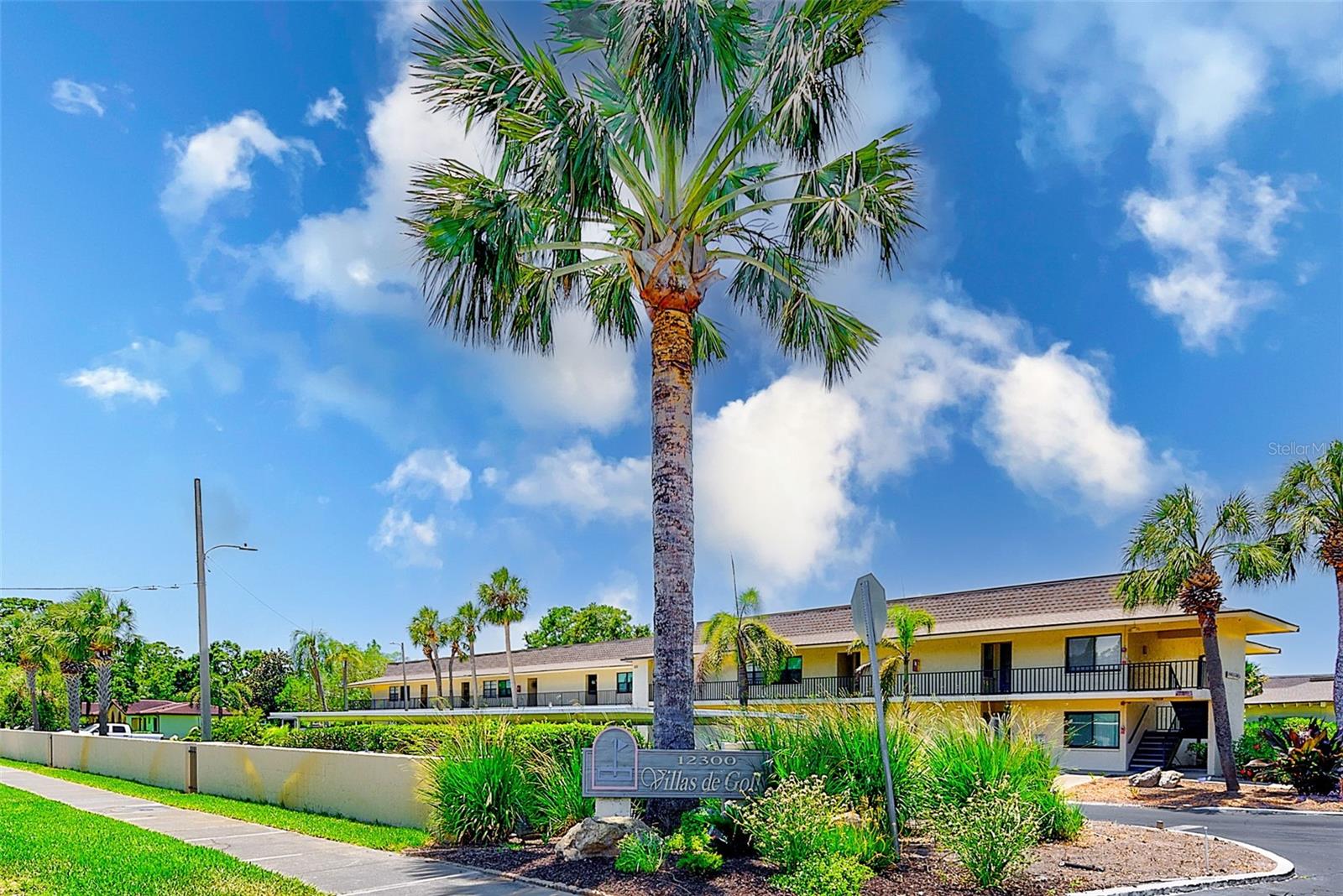 VILLAS DE GOLF CONDO - Residential