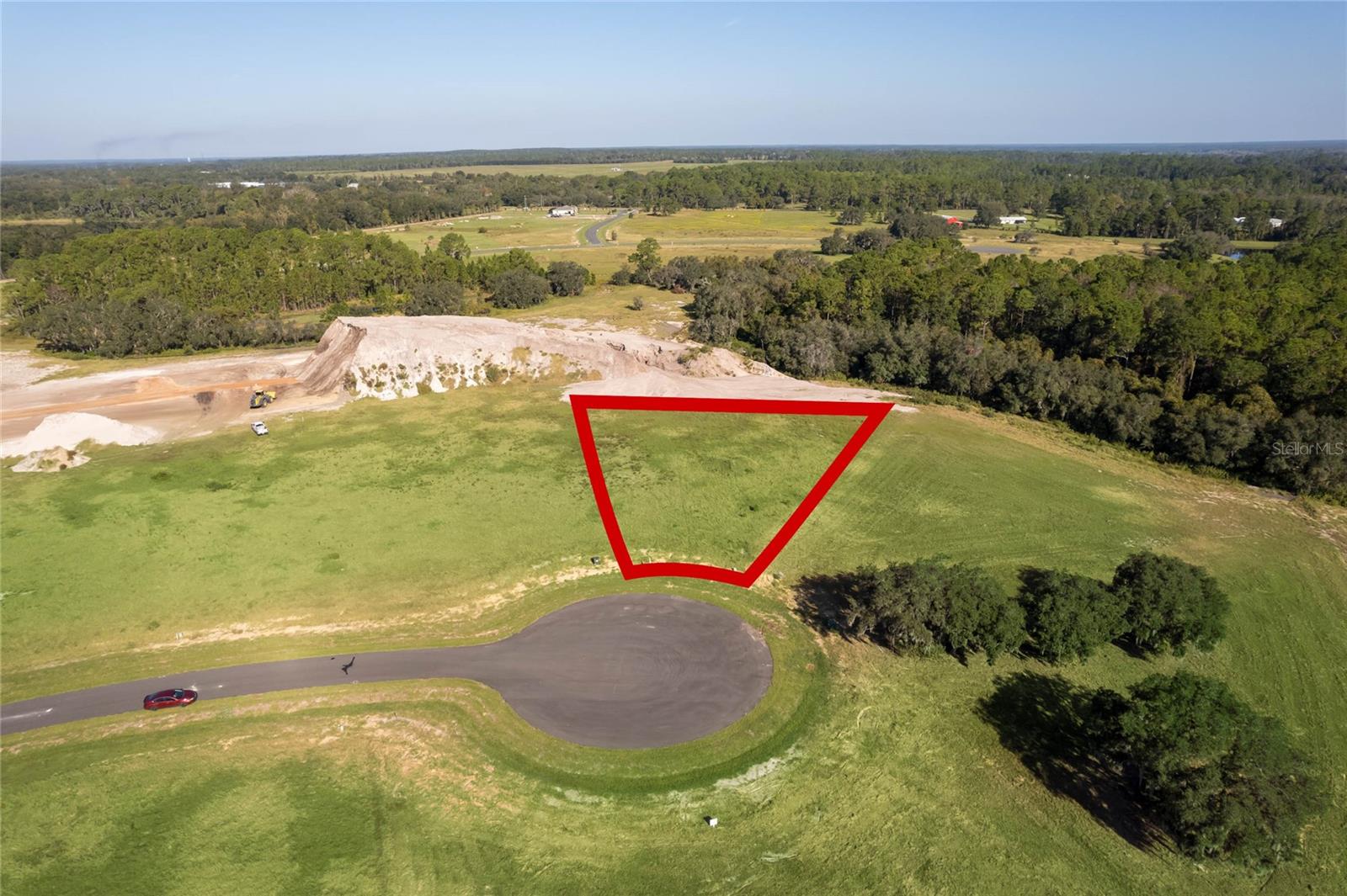 Take in picturesque views of Lake Dalhousie from your home, and make the most of community amenities, including water access and a convenient community boat ramp. Come and see how this exceptional property combines sophisticated features with a welcoming, tranquil setting.