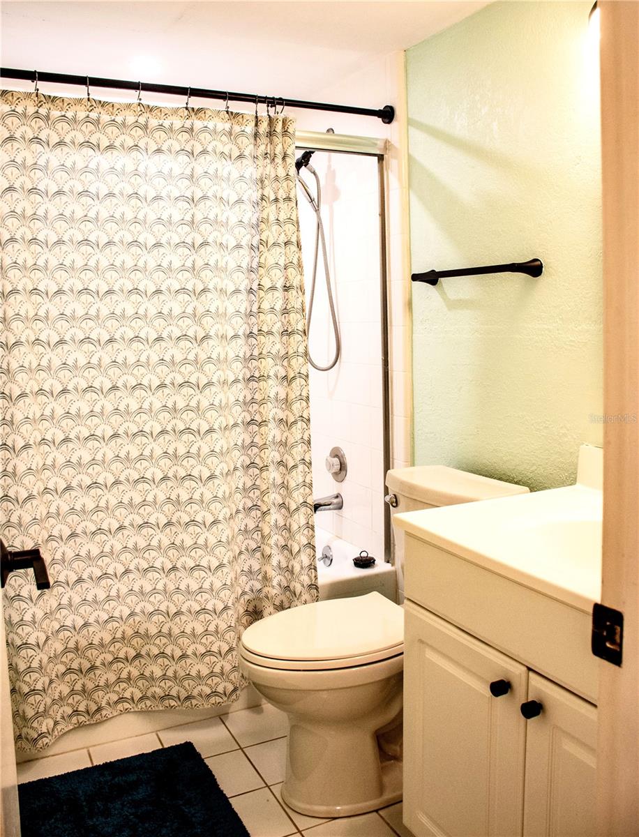 LAKE OF THE WOODS SEC 01 TWNHS - Residential