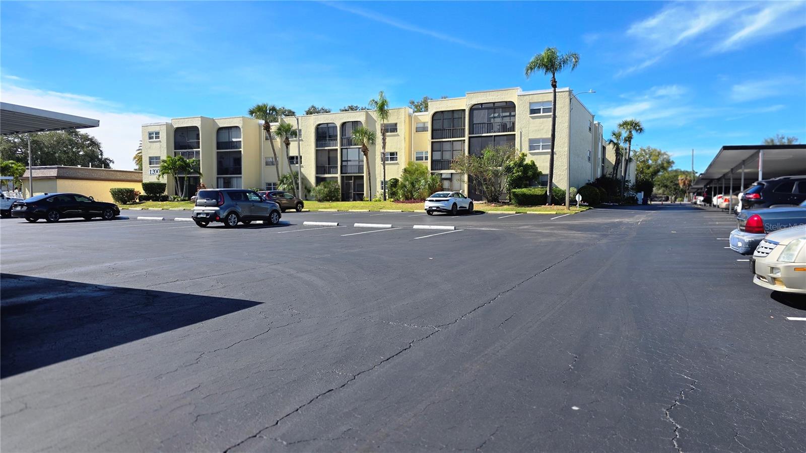 WATERS EDGE 1 CONDO - Residential