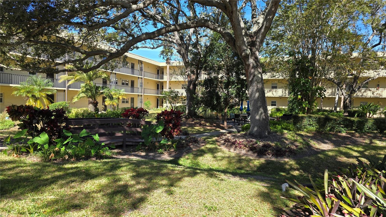 WATERS EDGE 1 CONDO - Residential