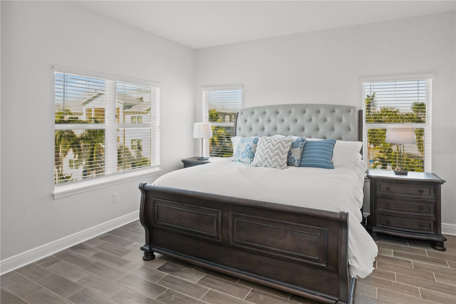 PALMA SOLA BAY CLUB - Residential