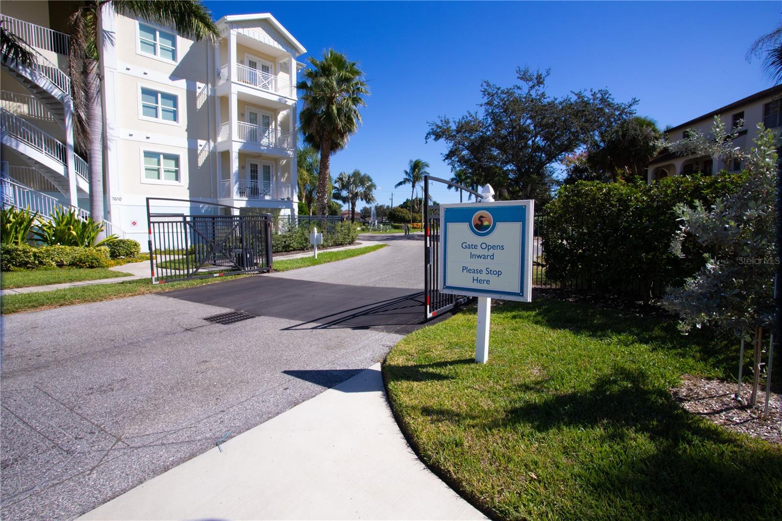 PALMA SOLA BAY CLUB - Residential