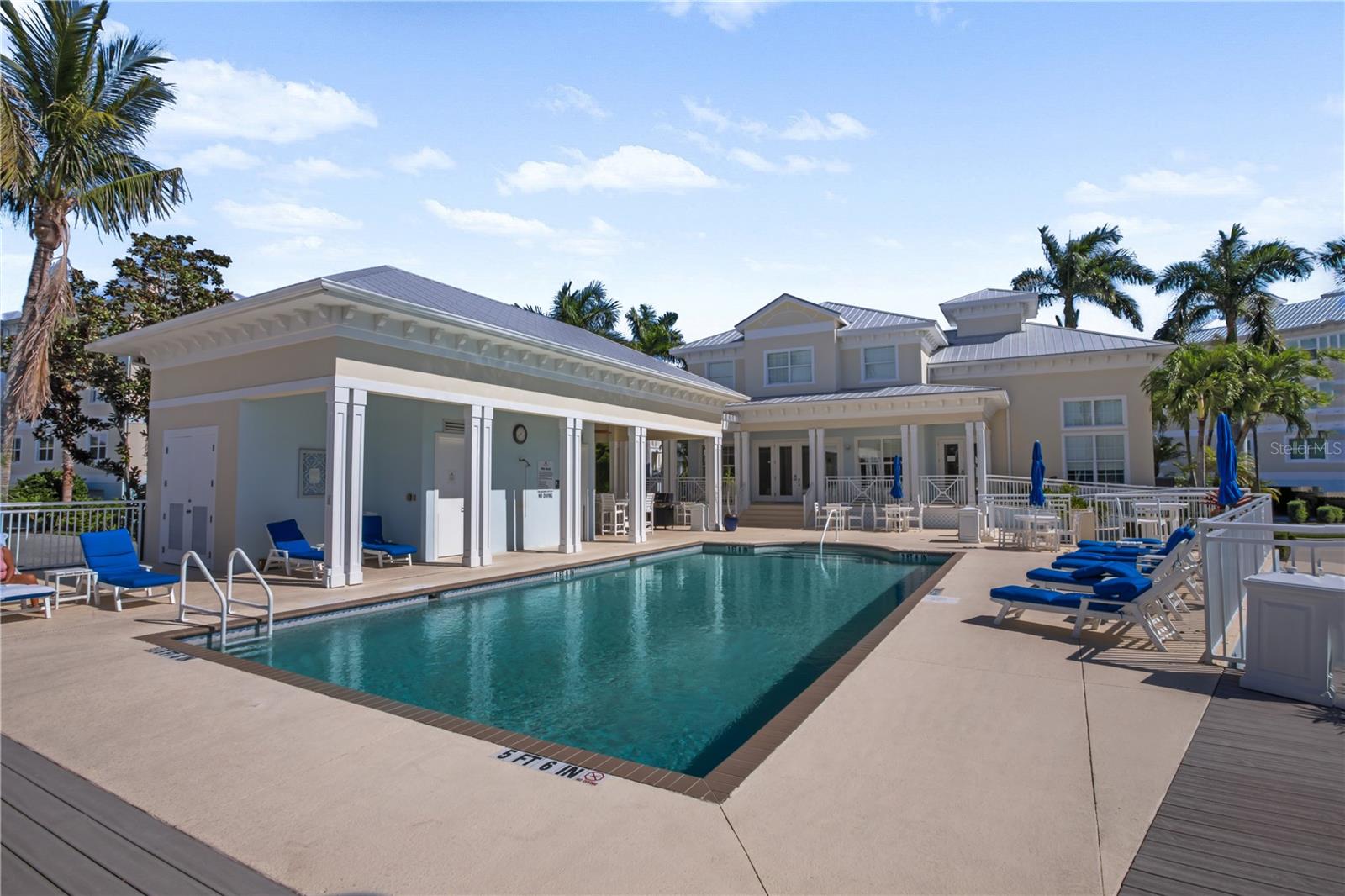 PALMA SOLA BAY CLUB - Residential