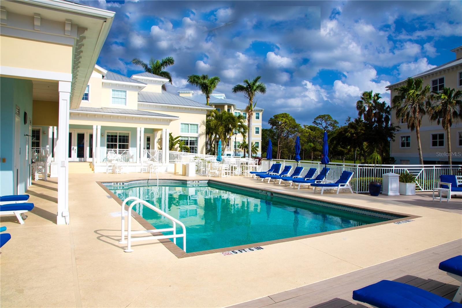 PALMA SOLA BAY CLUB - Residential