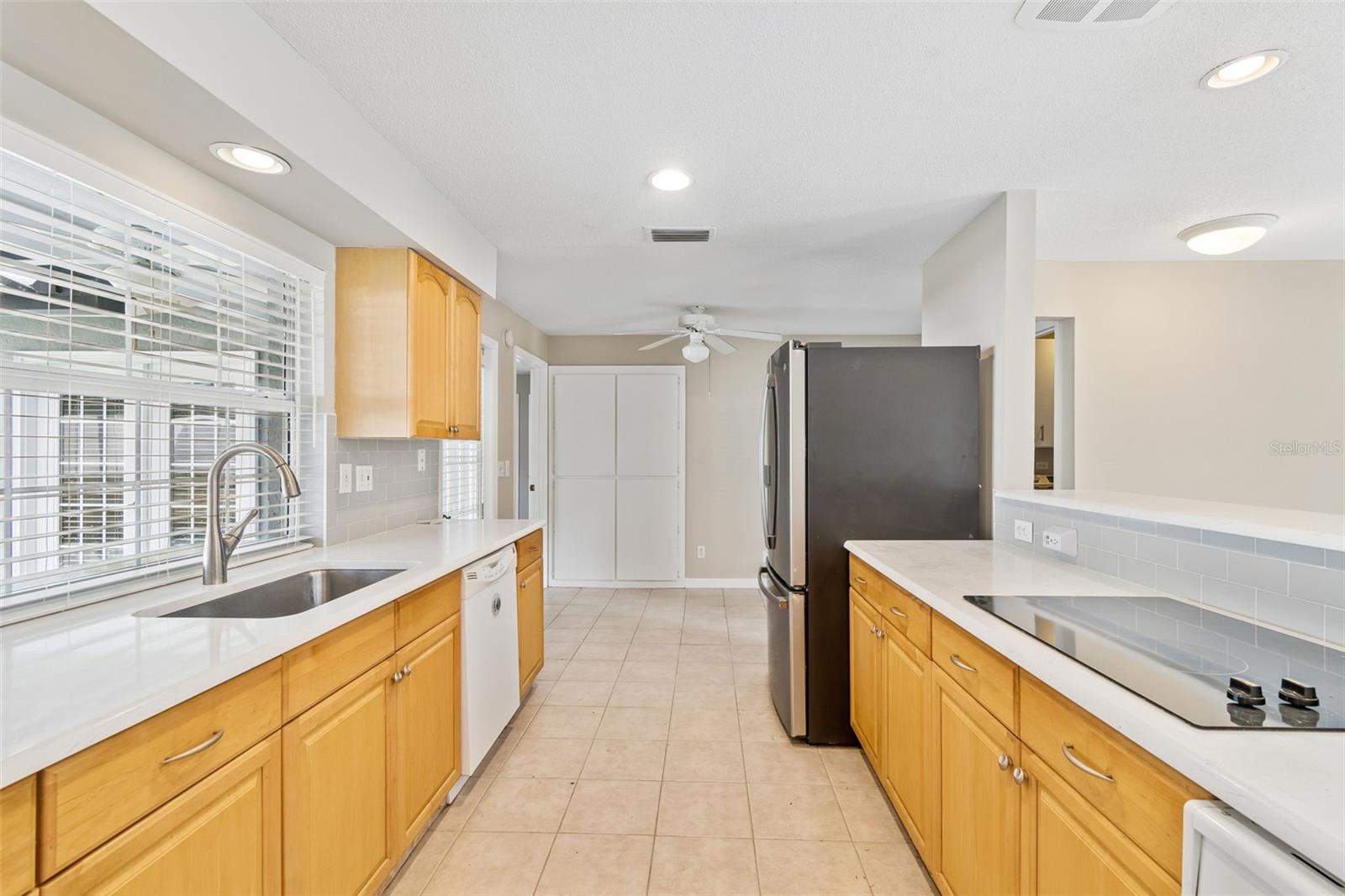 HIDDEN LAKE - Residential