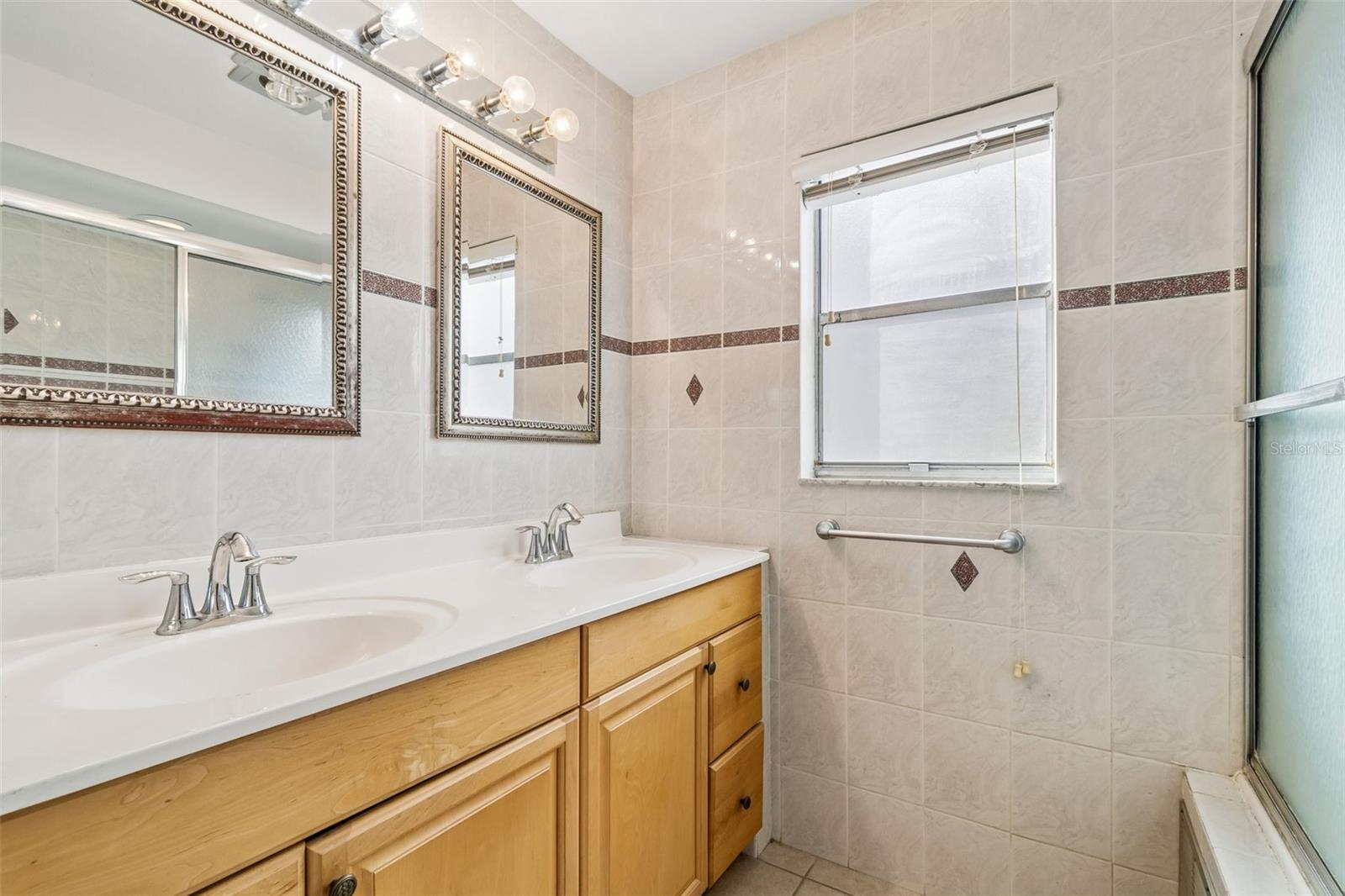 HIDDEN LAKE - Residential