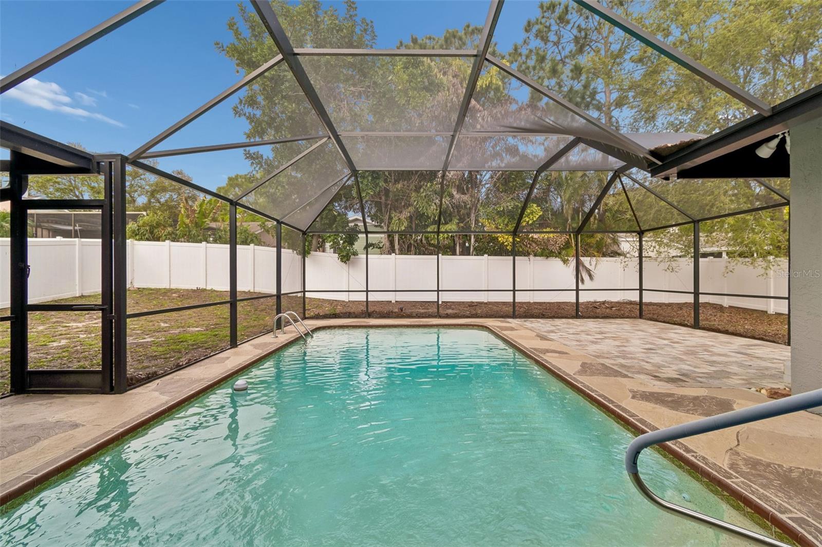 HIDDEN LAKE - Residential