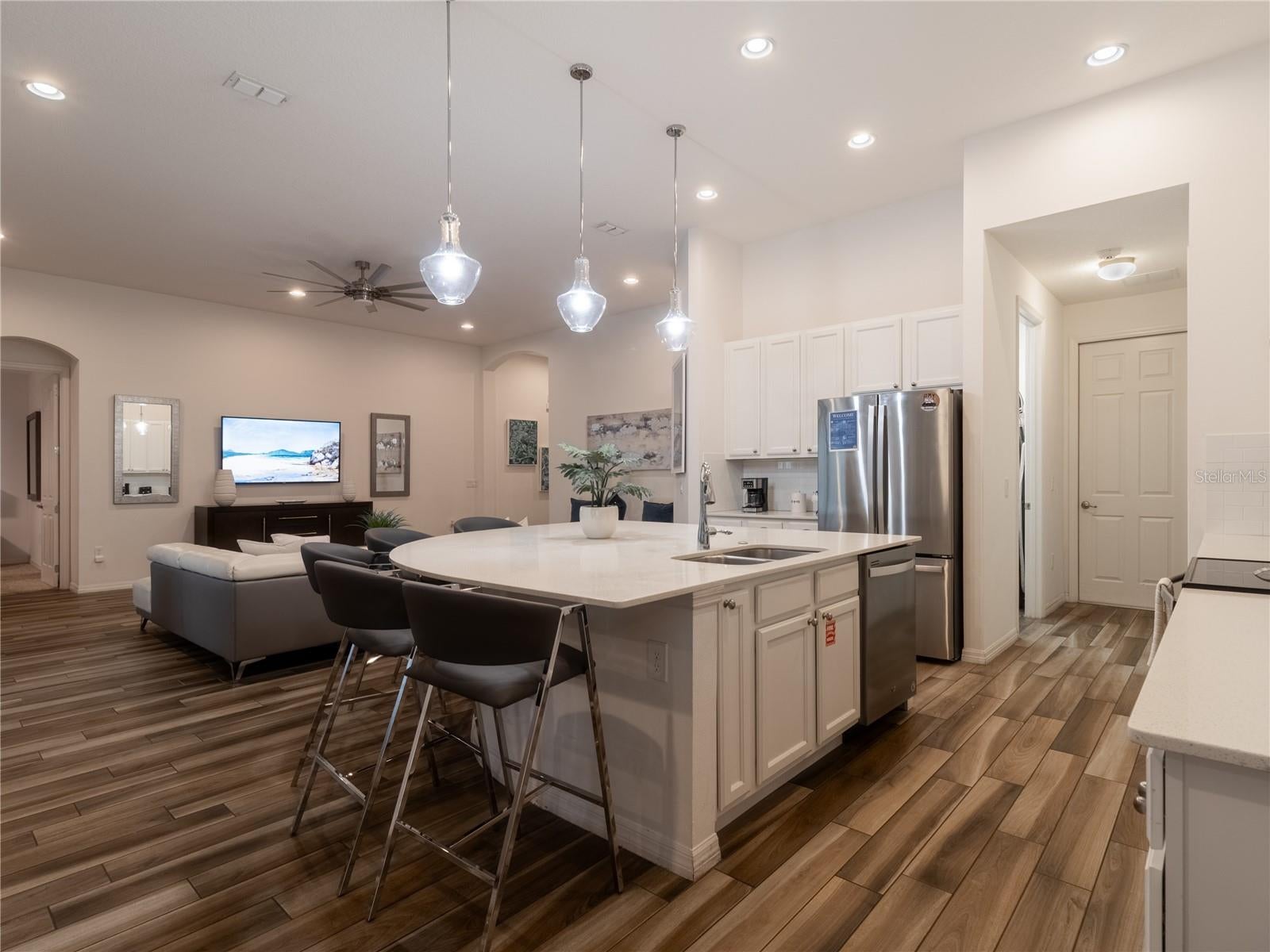 6136 BROAD OAK DRIVE