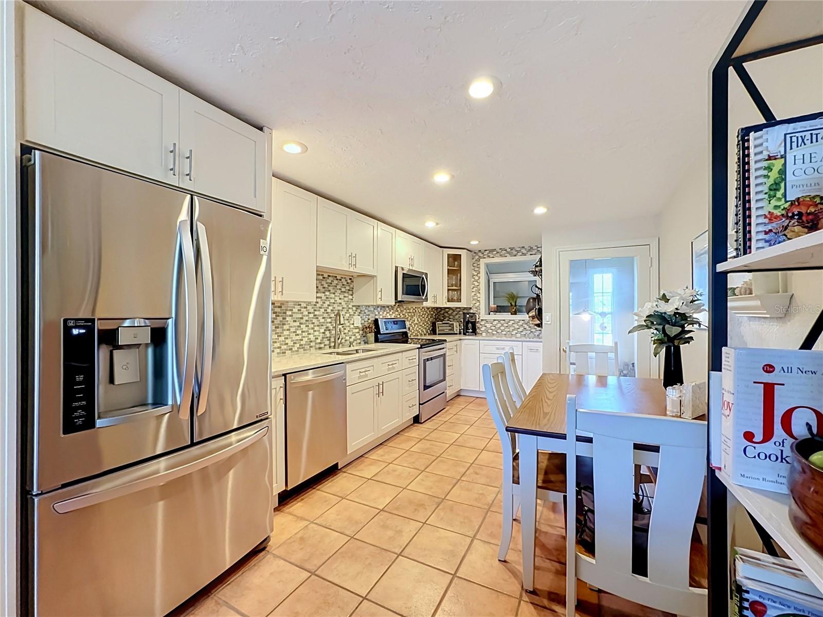 202 PEACOCK LANE A