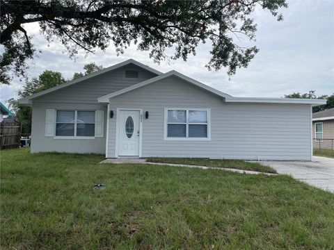 A home in WINTER HAVEN