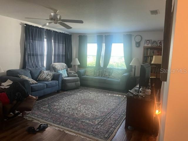 PARADISE SHORES - Residential Lease