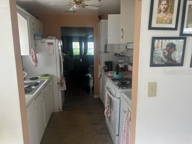 PARADISE SHORES - Residential Lease