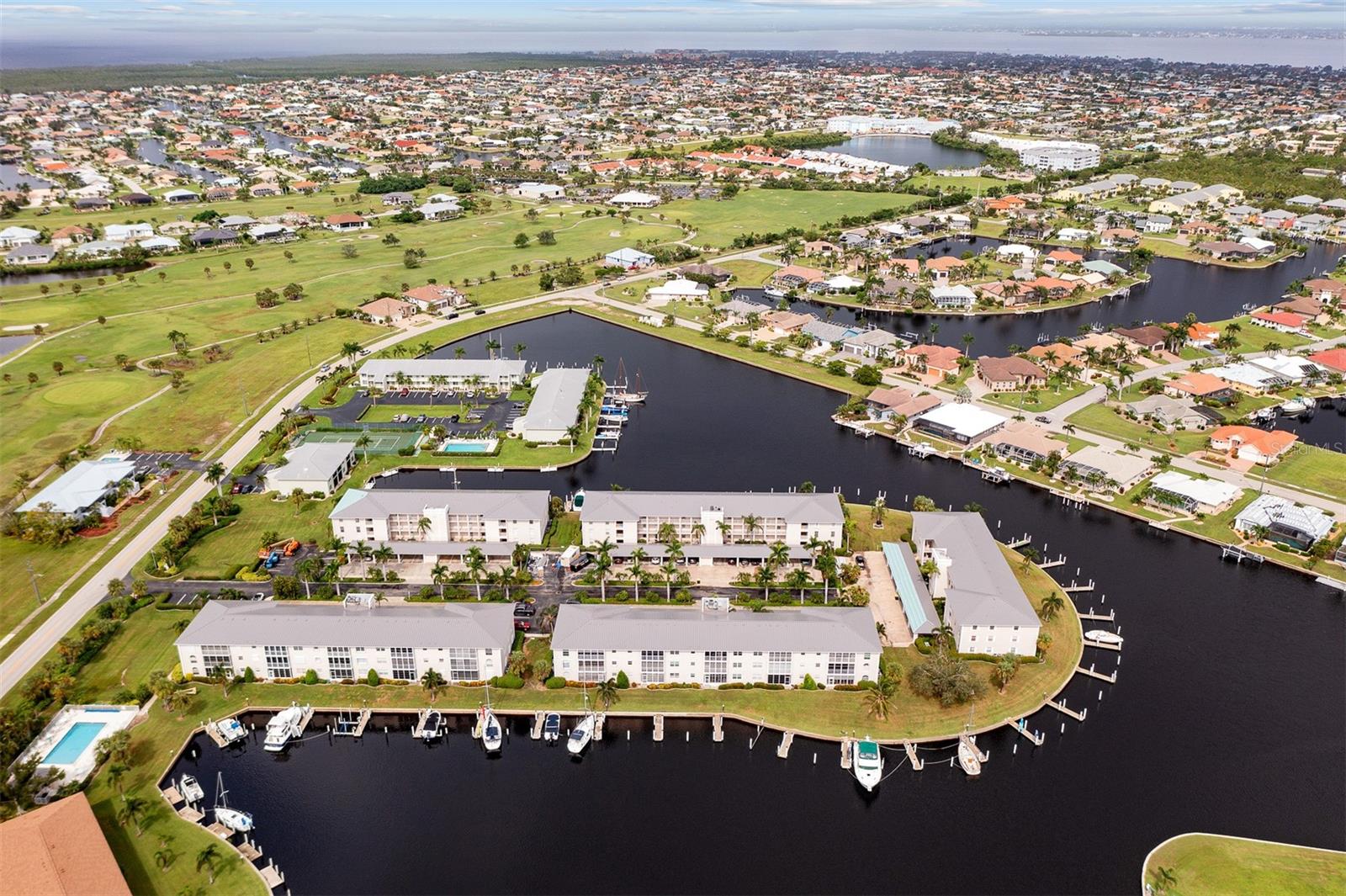 WINDJAMMER POINT PH 05 BLDG 01 - Residential