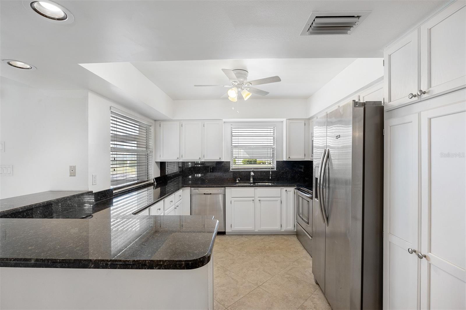 WINDJAMMER POINT PH 05 BLDG 01 - Residential