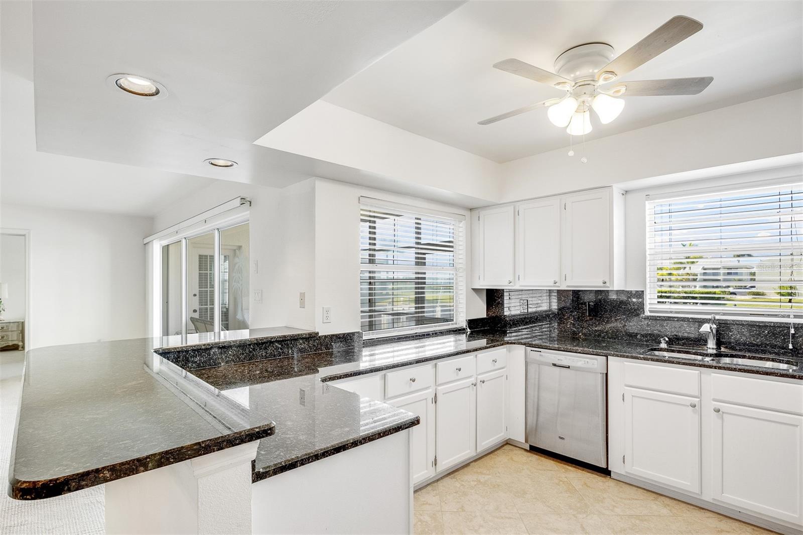 WINDJAMMER POINT PH 05 BLDG 01 - Residential