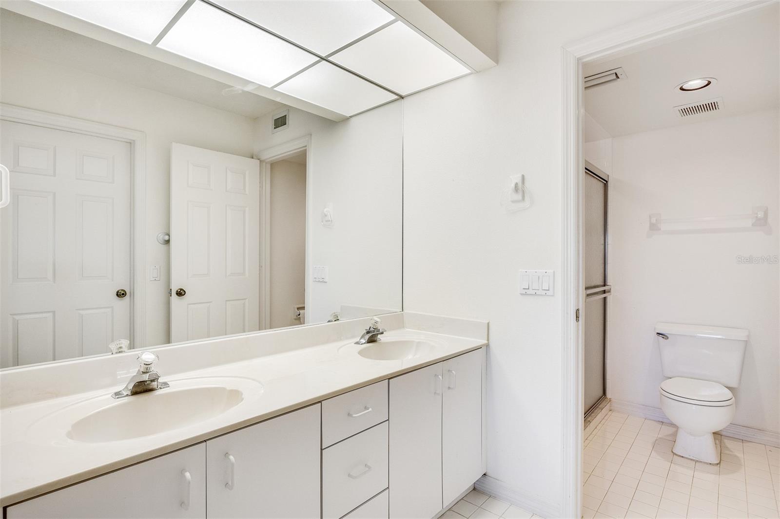 WINDJAMMER POINT PH 05 BLDG 01 - Residential