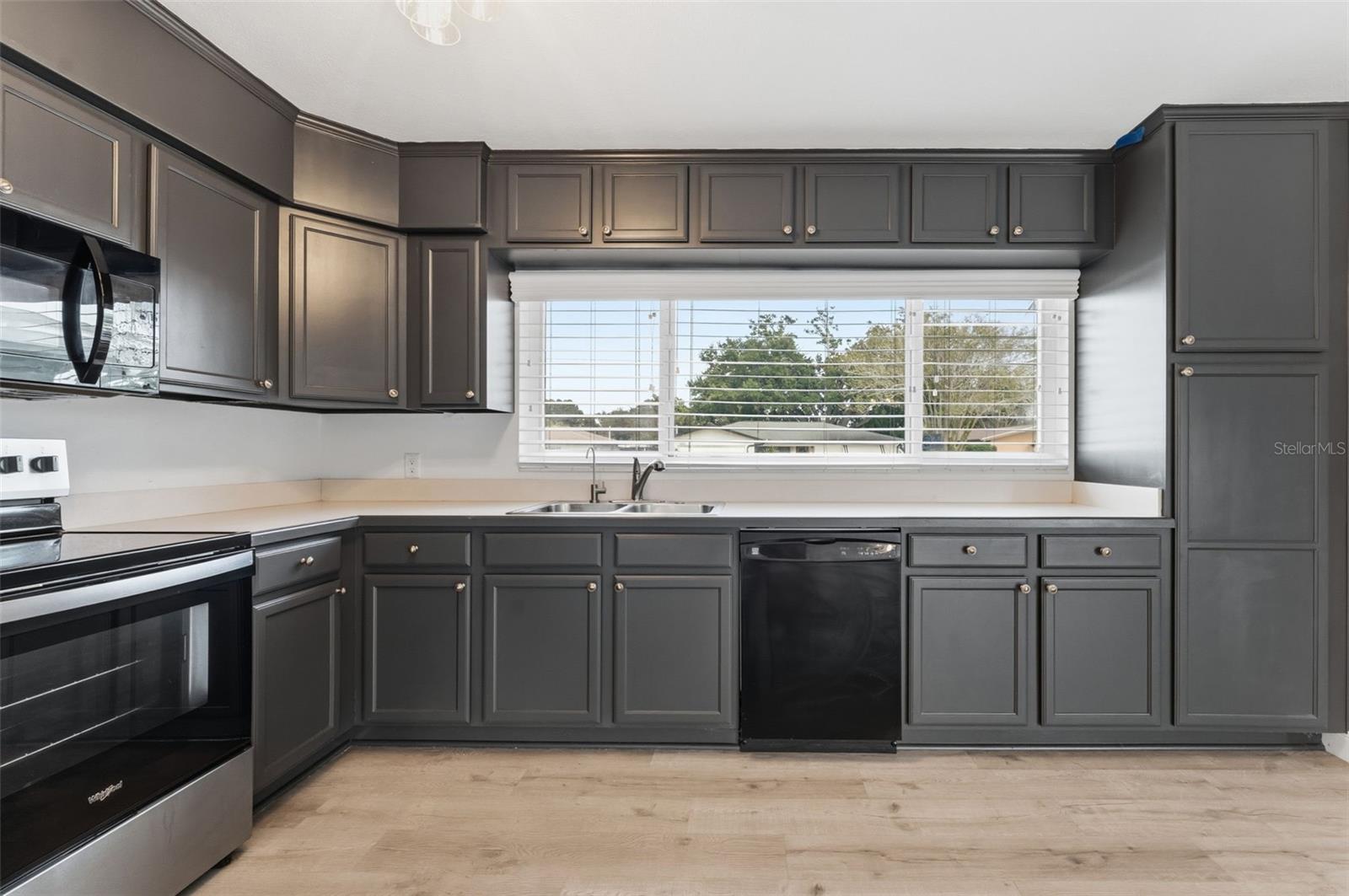 GROVE LAKE MANOR - Residential