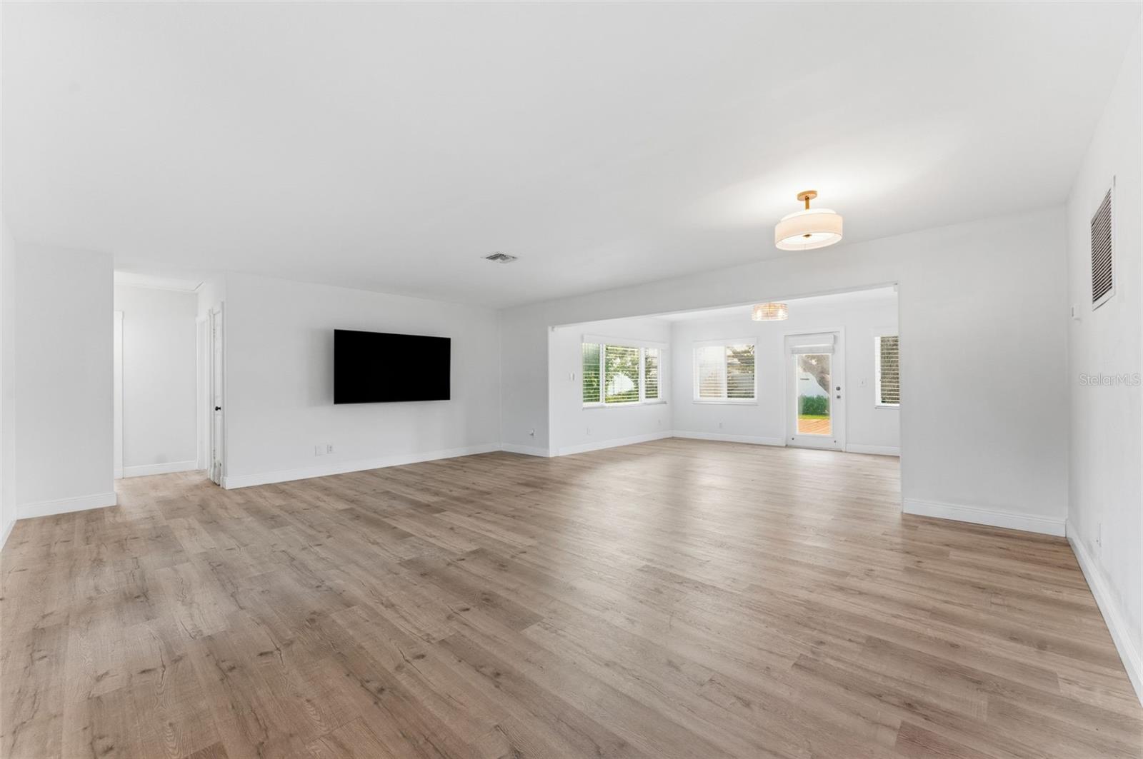 GROVE LAKE MANOR - Residential