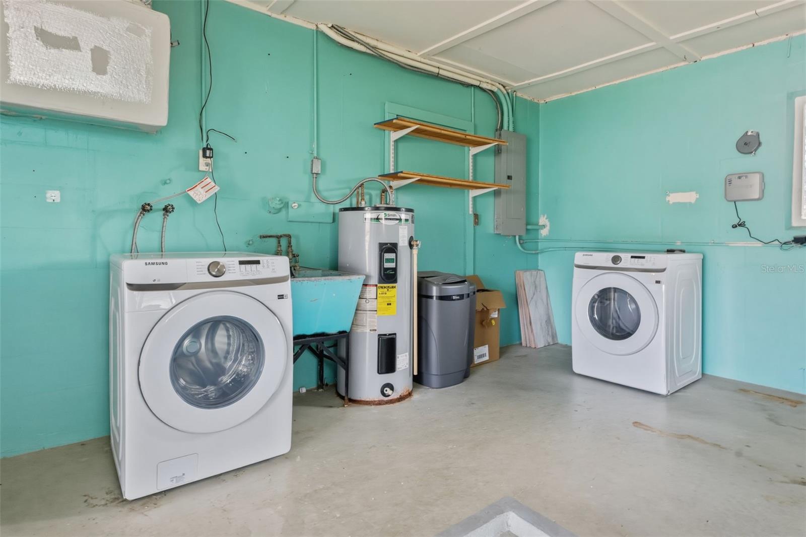 GROVE LAKE MANOR - Residential