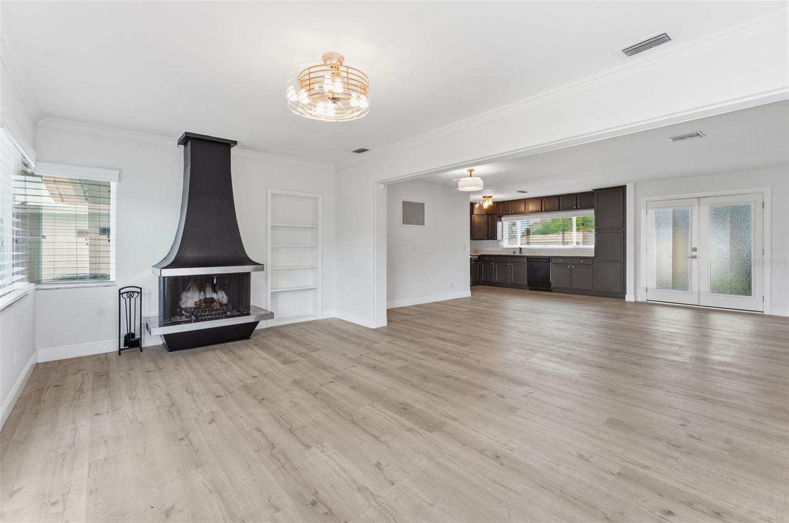 GROVE LAKE MANOR - Residential