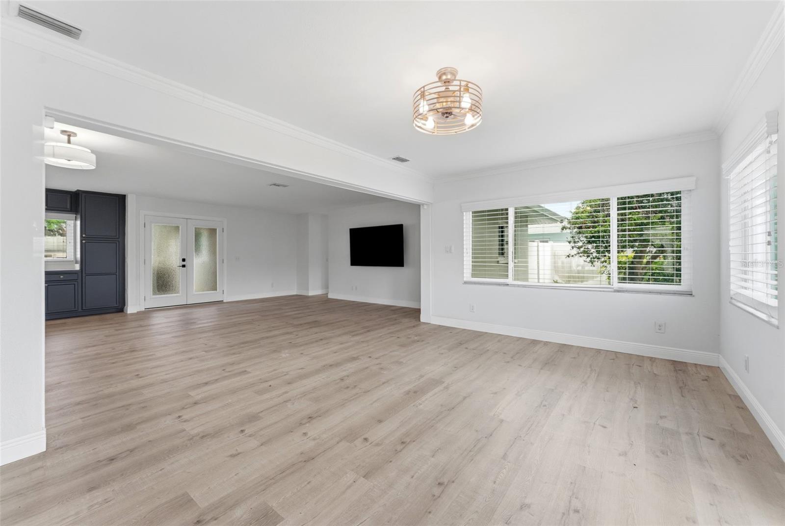 GROVE LAKE MANOR - Residential