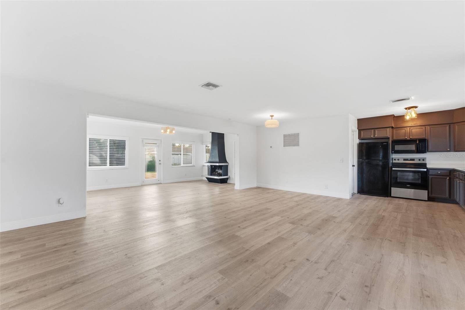 GROVE LAKE MANOR - Residential