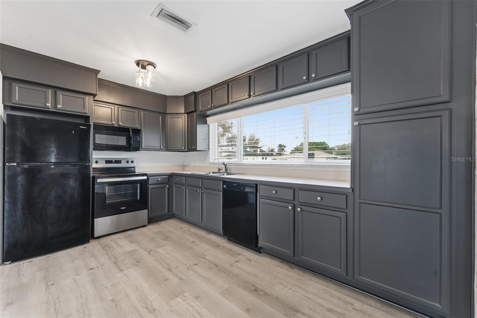 GROVE LAKE MANOR - Residential