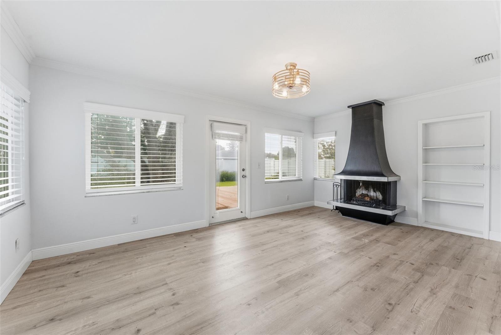 GROVE LAKE MANOR - Residential