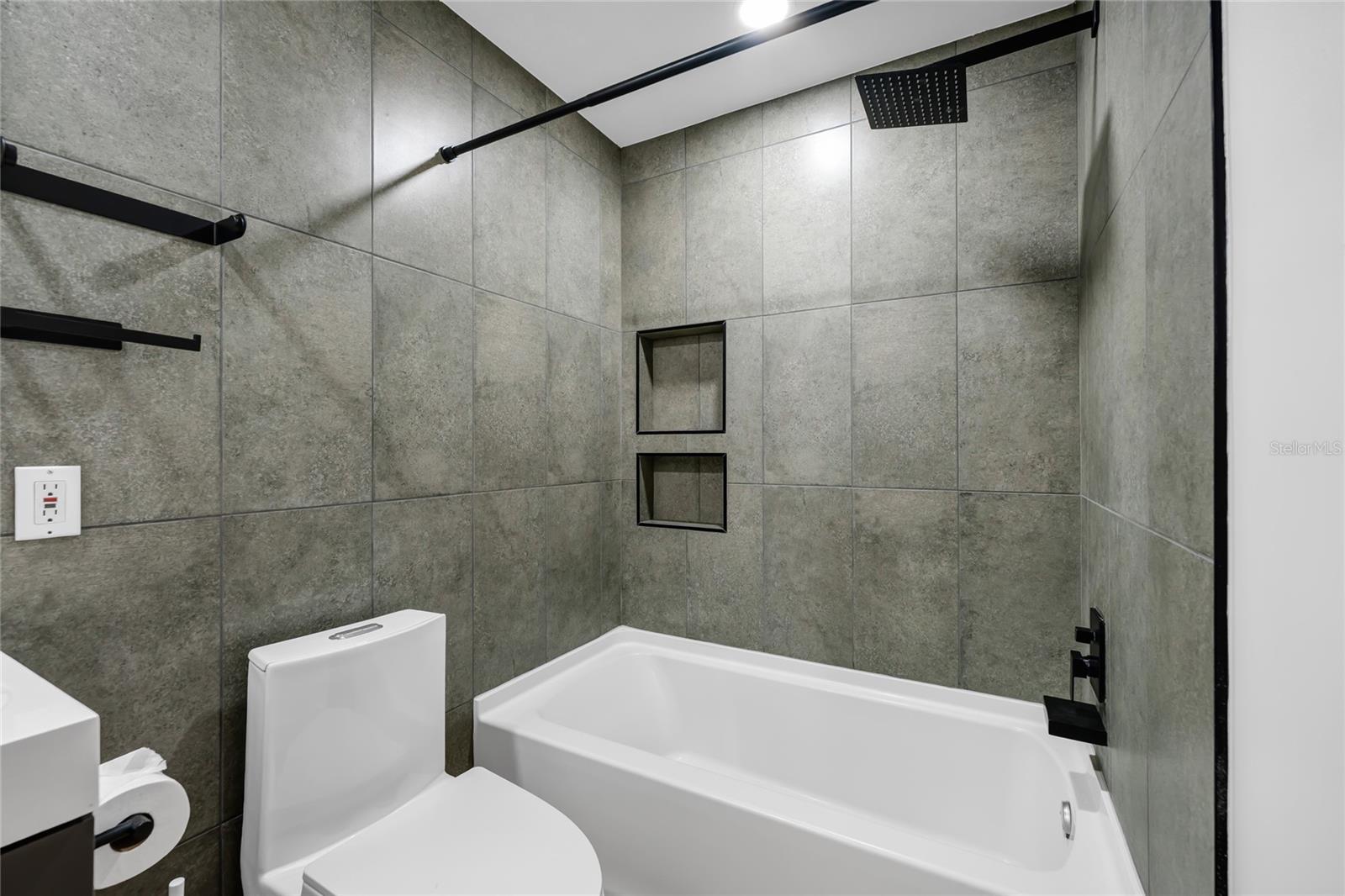 HIGHLAND GROVE 2ND ADD - Residential